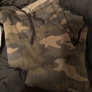 Army VS PINK sweatsuit